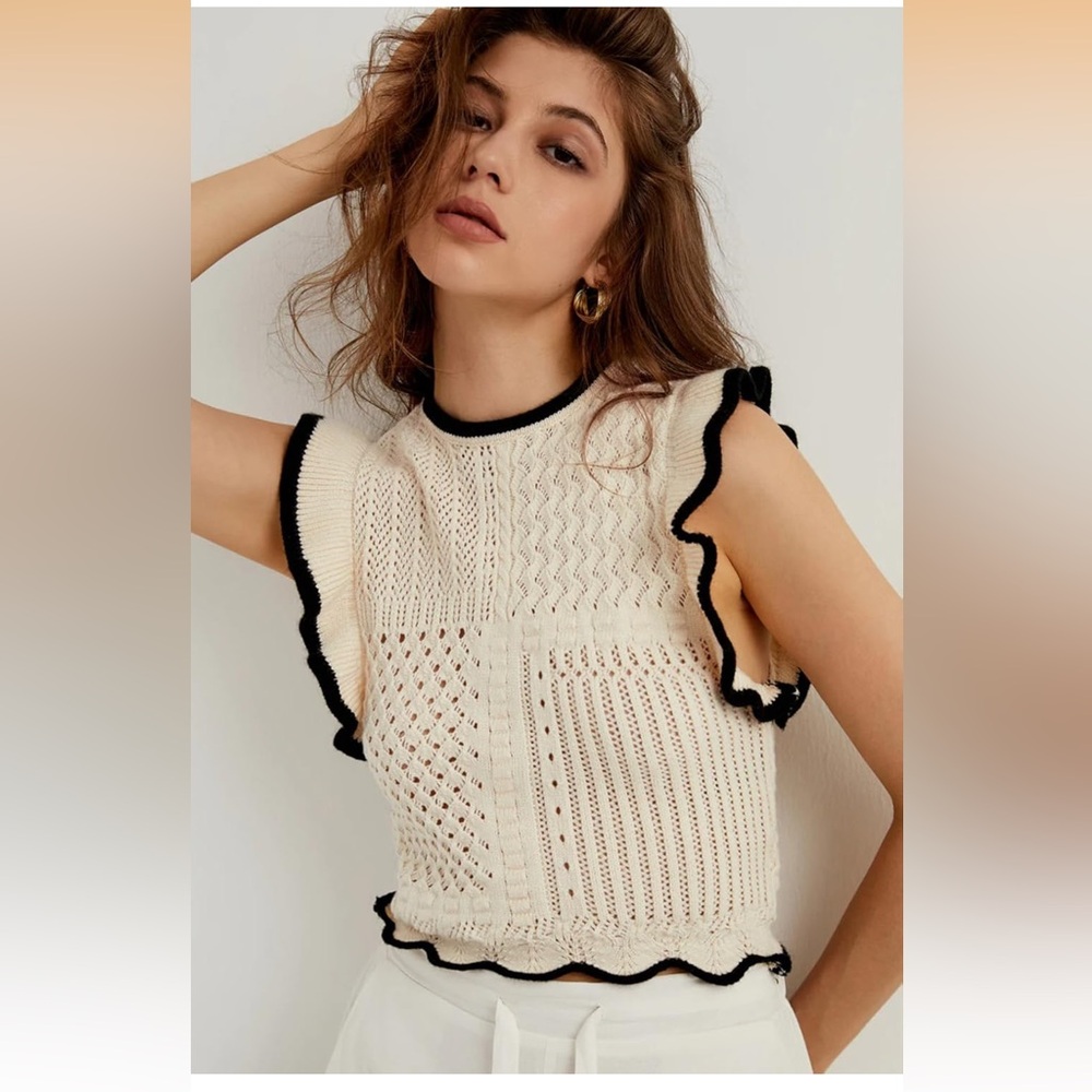 Commense NWT Cream and Black Ruffle Crochet Knit Sweater Top Size Medium